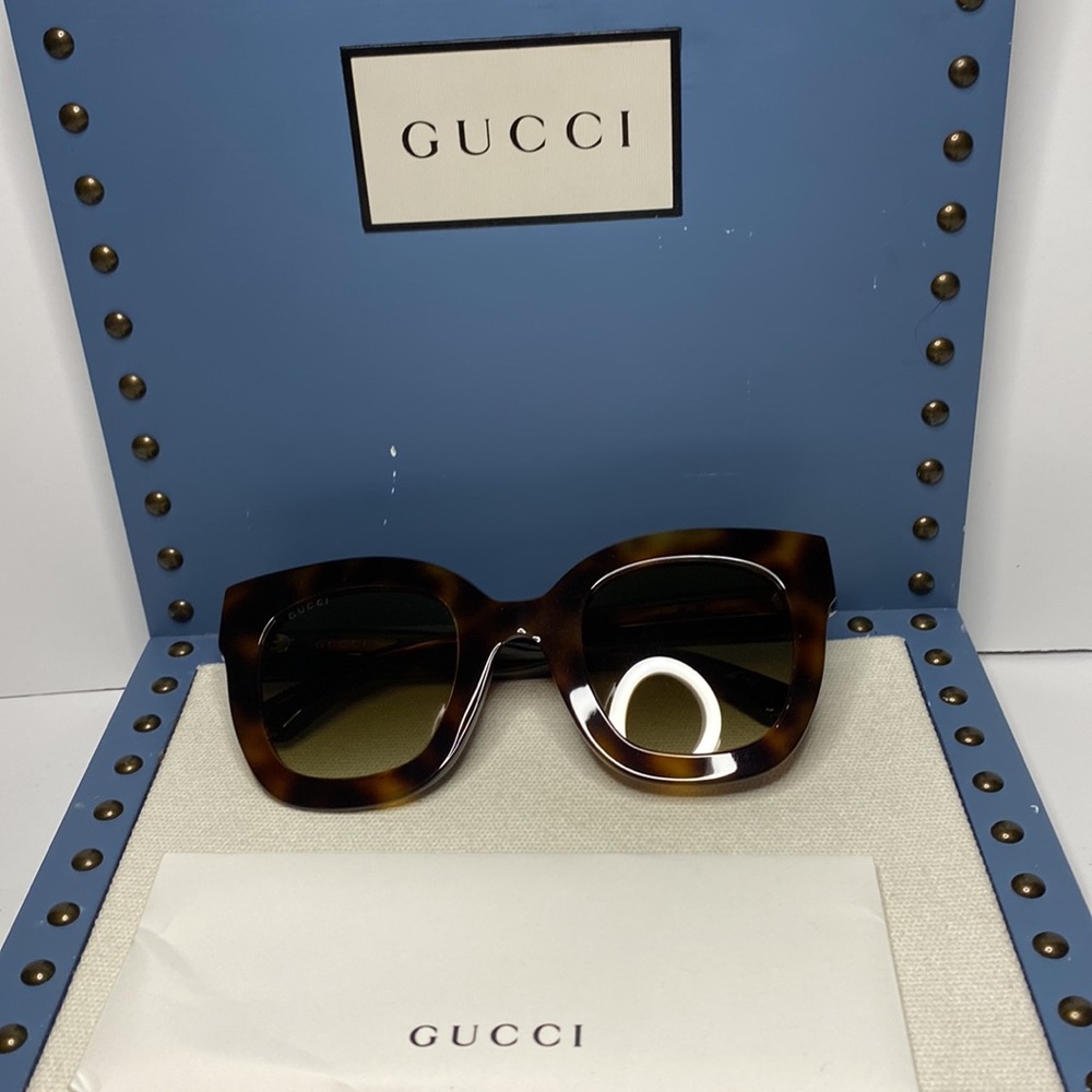 GUCCI Havana Butterfly Ladies Sunglasses
GG0208S 002 49 - Picture 11 of 16